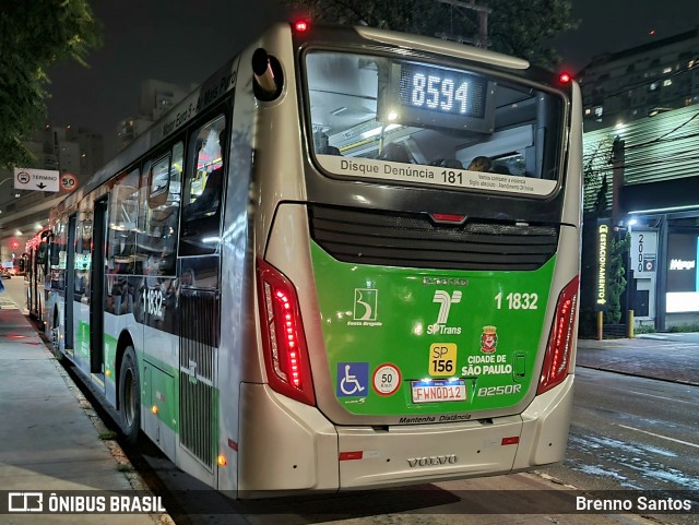 Viação Santa Brígida 1 1832 na cidade de São Paulo, São Paulo, Brasil, por Brenno Santos. Número da foto: #12173387.