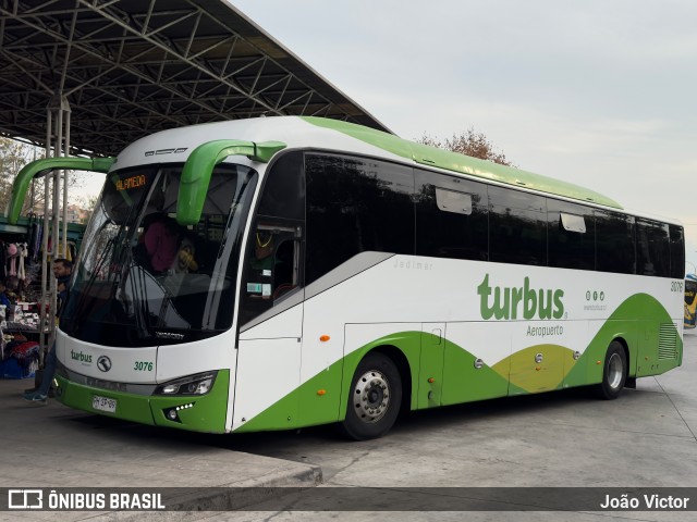 TurBus 3076 na cidade de Santiago, Santiago, Metropolitana de Santiago, Chile, por João Victor. Número da foto: #12175346.