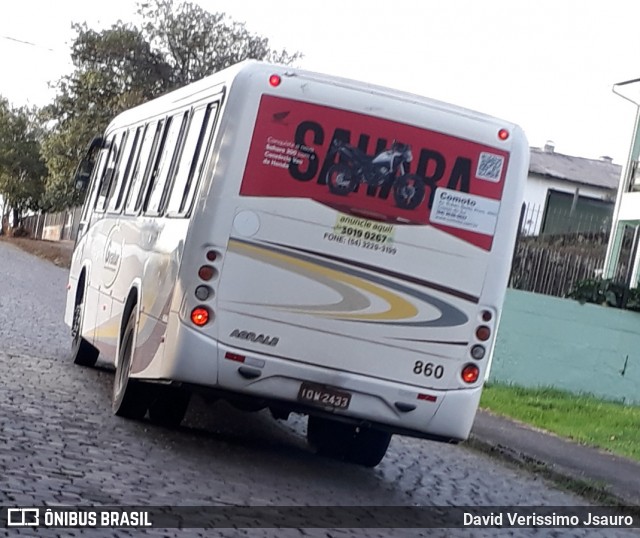 Viação Giratur 860 na cidade de Caxias do Sul, Rio Grande do Sul, Brasil, por David Verissimo Jsauro. Número da foto: #12175240.