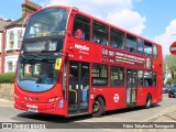 Metroline VW1290 na cidade de London, Greater London, Inglaterra, por Fábio Takahashi Tanniguchi. Número da foto: #12174743.