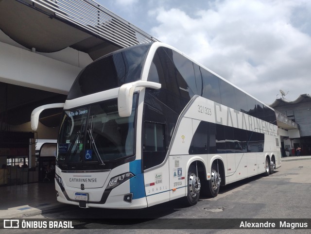 Auto Viação Catarinense 321323 na cidade de Rio de Janeiro, Rio de Janeiro, Brasil, por Alexandre  Magnus. Número da foto: #12176587.