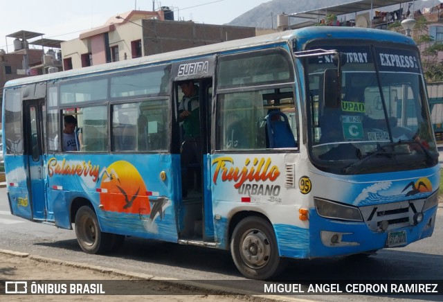 Empresa de Transportes Salaverry Express 95 na cidade de Trujillo, Trujillo, La Libertad, Peru, por MIGUEL ANGEL CEDRON RAMIREZ. Número da foto: #12178575.