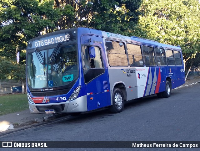 Radial Transporte Coletivo 41.742 na cidade de Arujá, São Paulo, Brasil, por Matheus Ferreira de Campos. Número da foto: #12178491.