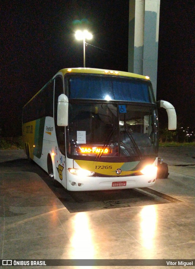 Empresa Gontijo de Transportes 17265 na cidade de Montes Claros, Minas Gerais, Brasil, por Vitor Miguel. Número da foto: #12181539.
