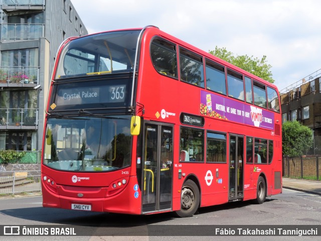Abellio London Bus Company 2435 na cidade de London, Greater London, Inglaterra, por Fábio Takahashi Tanniguchi. Número da foto: #12184508.