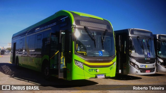 City Transporte Urbano Intermodal - Guarujá 291 na cidade de Guarujá, São Paulo, Brasil, por Roberto Teixeira. Número da foto: #12184193.