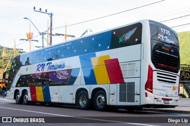 RN Turismo 1735 na cidade de Balneário Camboriú, Santa Catarina, Brasil, por Diego Lip. Número da foto: #12144074.