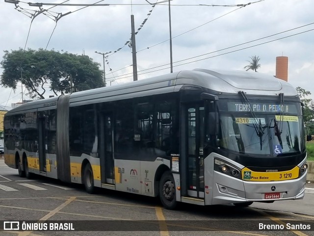 Viação Metrópole Paulista - Zona Leste 3 1210 na cidade de São Paulo, São Paulo, Brasil, por Brenno Santos. Número da foto: #12185453.