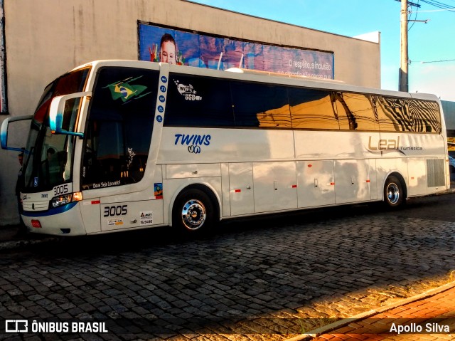 Leal Turística 3005 na cidade de Cruzeiro, São Paulo, Brasil, por Apollo Silva. Número da foto: #12187699.