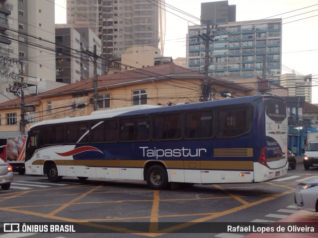 Taipastur Transportes Turísticos 7102 na cidade de São Paulo, São Paulo, Brasil, por Rafael Lopes de Oliveira. Número da foto: #12188276.