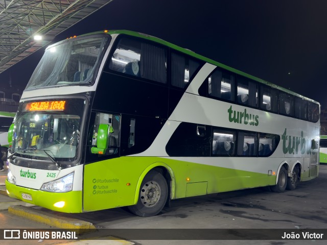 TurBus 2425 na cidade de Santiago, Santiago, Metropolitana de Santiago, Chile, por João Victor. Número da foto: #12191596.