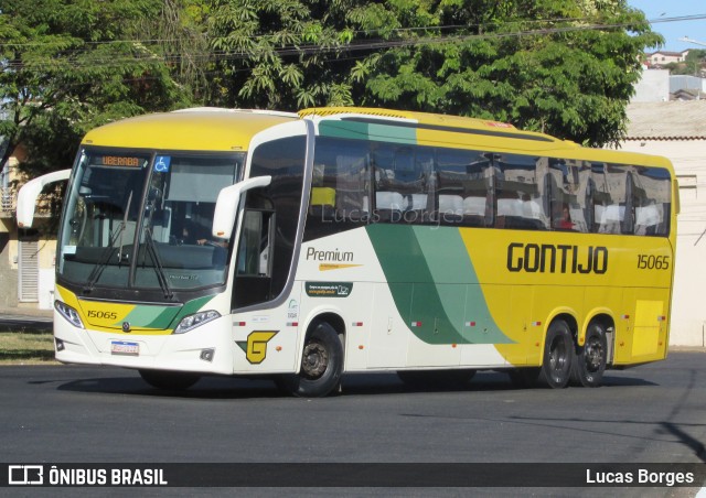 Empresa Gontijo de Transportes 15065 na cidade de Araxá, Minas Gerais, Brasil, por Lucas Borges . Número da foto: #12194995.