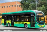 Expresso Azul JB304 na cidade de Curitiba, Paraná, Brasil, por Jean Genser. Número da foto: #12195619.