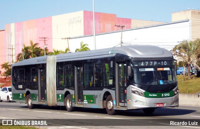 Via Sudeste Transportes S.A. 5 1212 na cidade de São Paulo, São Paulo, Brasil, por Ricardo Luiz. Número da foto: #12198414.