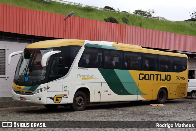 Empresa Gontijo de Transportes 7045 na cidade de João Monlevade, Minas Gerais, Brasil, por Rodrigo Matheus. Número da foto: #12200331.