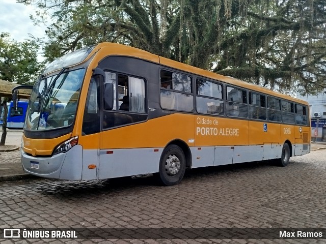 Companhia Carris Porto-Alegrense 0866 na cidade de Porto Alegre, Rio Grande do Sul, Brasil, por Max Ramos. Número da foto: #12203730.