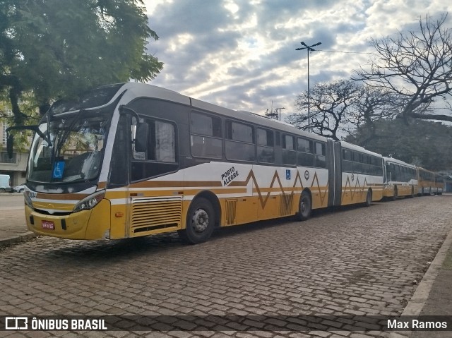 Companhia Carris Porto-Alegrense 0834 na cidade de Porto Alegre, Rio Grande do Sul, Brasil, por Max Ramos. Número da foto: #12206097.