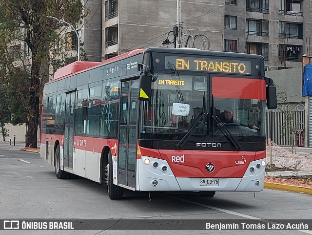 STU Santiago Transporte Urbano SVDD76 na cidade de Santiago, Santiago, Metropolitana de Santiago, Chile, por Benjamín Tomás Lazo Acuña. Número da foto: #12206207.