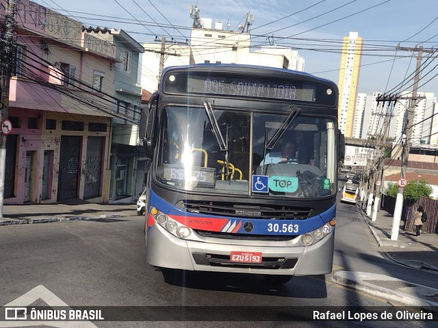 Empresa de Ônibus Vila Galvão 30.563 na cidade de São Paulo, São Paulo, Brasil, por Rafael Lopes de Oliveira. Número da foto: #12213390.
