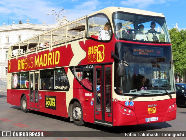 Big Bus Tours Madrid MAD05 na cidade de Madrid, Madrid, Madrid, Espanha, por Fábio Takahashi Tanniguchi. Número da foto: #12148352.