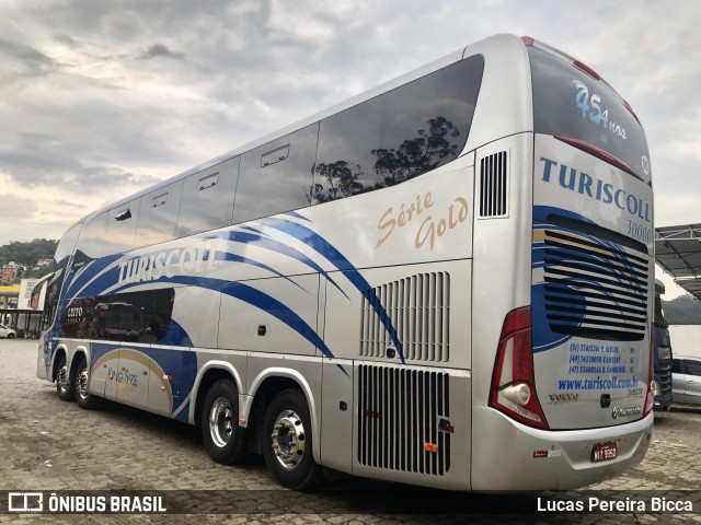 Turiscoll - Turismo Collet Ltda. 30000 na cidade de Balneário Camboriú, Santa Catarina, Brasil, por Lucas Pereira Bicca. Número da foto: #12150111.