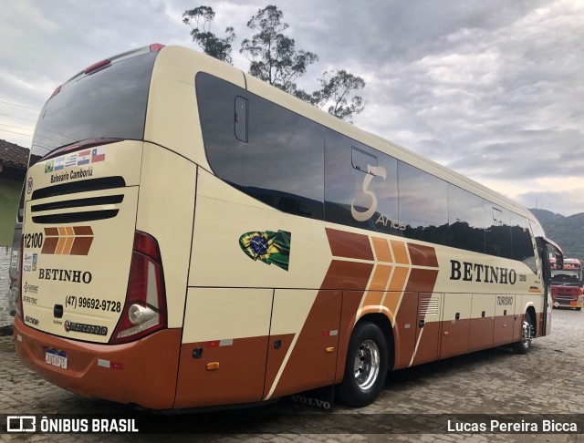 Betinho Transportes 12100 na cidade de Balneário Camboriú, Santa Catarina, Brasil, por Lucas Pereira Bicca. Número da foto: #12150136.