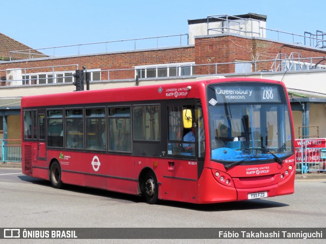 London Sovereign DE20177 na cidade de Edgware, Greater London, Inglaterra, por Fábio Takahashi Tanniguchi. Número da foto: #12155601.