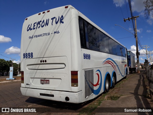 Gleyson Tur 9898 na cidade de Brasília de Minas, Minas Gerais, Brasil, por Samuel Robson. Número da foto: #12158667.