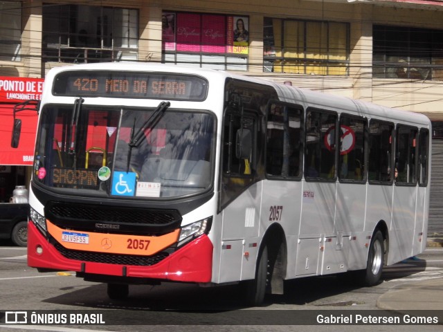 Petro Ita Transportes Coletivos de Passageiros 2057 na cidade de Petrópolis, Rio de Janeiro, Brasil, por Gabriel Petersen Gomes. Número da foto: #12157879.