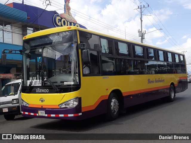 Transportes Adrián Vargas e Hijos SJB 17975 na cidade de Naranjo Centro, Naranjo, Alajuela, Costa Rica, por Daniel Brenes. Número da foto: #12156736.