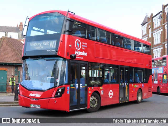 Metroline WDE2866 na cidade de London, Greater London, Inglaterra, por Fábio Takahashi Tanniguchi. Número da foto: #12160903.