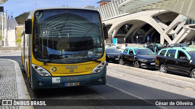 Companhia Carris de Ferro de Lisboa 2314 na cidade de Lisbon, Lisbon, Portugal, por César de Oliveira. Número da foto: #12159693.