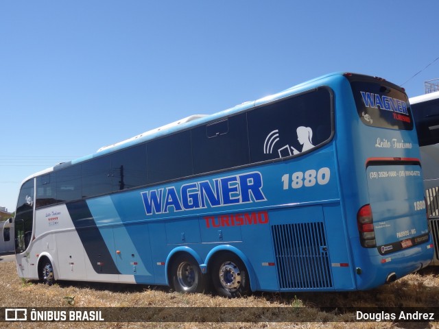Wagner Turismo 1880 na cidade de Trindade, Goiás, Brasil, por Douglas Andrez. Número da foto: #12159478.