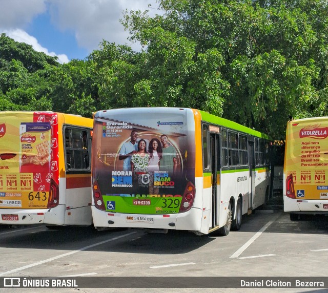 Empresa Metropolitana 329 na cidade de Recife, Pernambuco, Brasil, por Daniel Cleiton  Bezerra. Número da foto: #12215417.