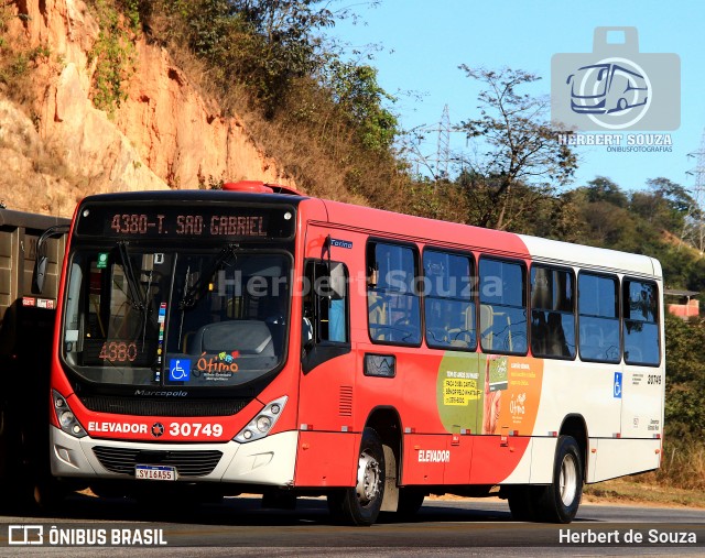 Expresso Luziense > Territorial Com. Part. e Empreendimentos 30749 na cidade de Sabará, Minas Gerais, Brasil, por Herbert de Souza. Número da foto: #12215424.