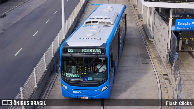 BRT Salvador 40013 na cidade de Salvador, Bahia, Brasil, por Flash Clicks. Número da foto: #12237006.
