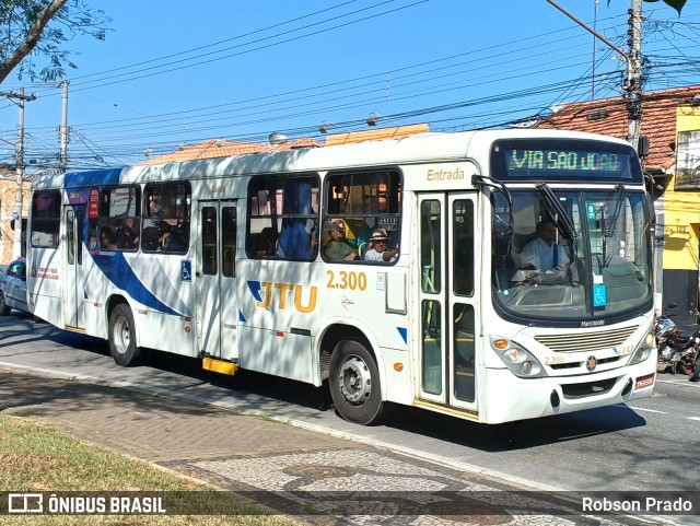 JTU - Jacareí Transporte Urbano 2.300 na cidade de Jacareí, São Paulo, Brasil, por Robson Prado. Número da foto: #12238004.