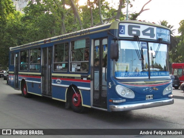 Vuelta de Rocha 5 na cidade de Buenos Aires, Argentina, por André Felipe Mudrei. Número da foto: #12247204.