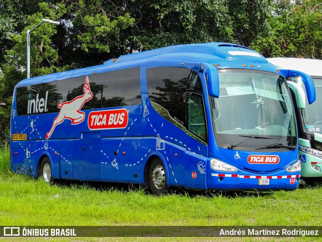 Tica Bus Transportes Internacionales Centroamericanos E35 na cidade de La Uruca, San José, San José, Costa Rica, por Andrés Martínez Rodríguez. Número da foto: #12249351.