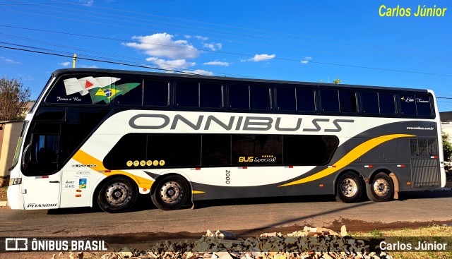 Onni Buss 2000 na cidade de Trindade, Goiás, Brasil, por Carlos Júnior. Número da foto: #12247826.