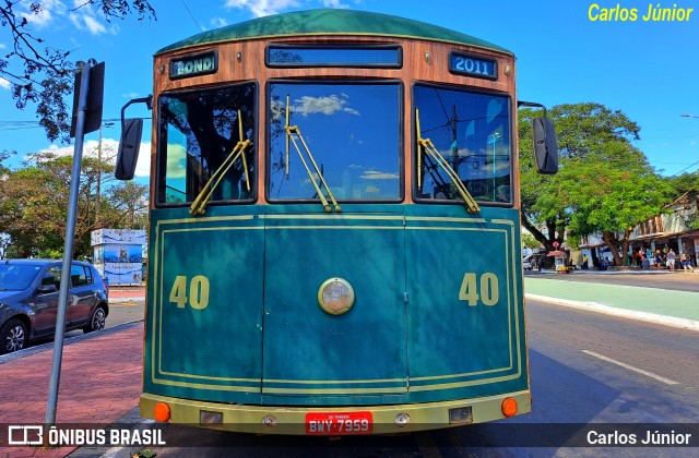 Ônibus Particulares 40 na cidade de Trindade, Goiás, Brasil, por Carlos Júnior. Número da foto: #12250866.