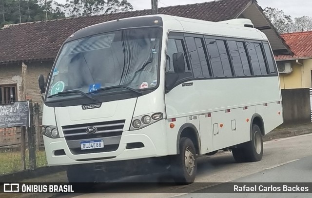 Ônibus Particulares  na cidade de Águas Mornas, Santa Catarina, Brasil, por Rafael Carlos Backes. Número da foto: #12249837.
