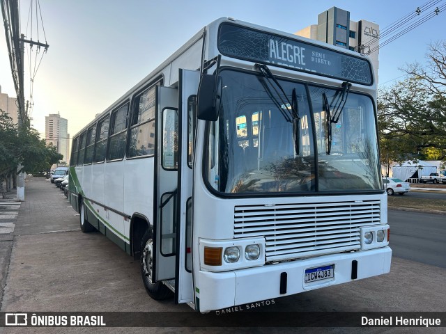 Ônibus Particulares  na cidade de Cuiabá, Mato Grosso, Brasil, por Daniel Henrique. Número da foto: #12253970.