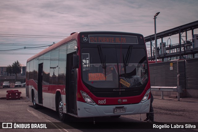 Buses Omega 6043 na cidade de Puente Alto, Cordillera, Metropolitana de Santiago, Chile, por Rogelio Labra Silva. Número da foto: #12256097.