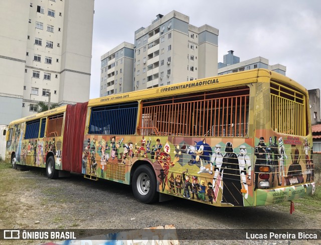 Mega Buzão da Alegria 2315 na cidade de Itapema, Santa Catarina, Brasil, por Lucas Pereira Bicca. Número da foto: #12257097.