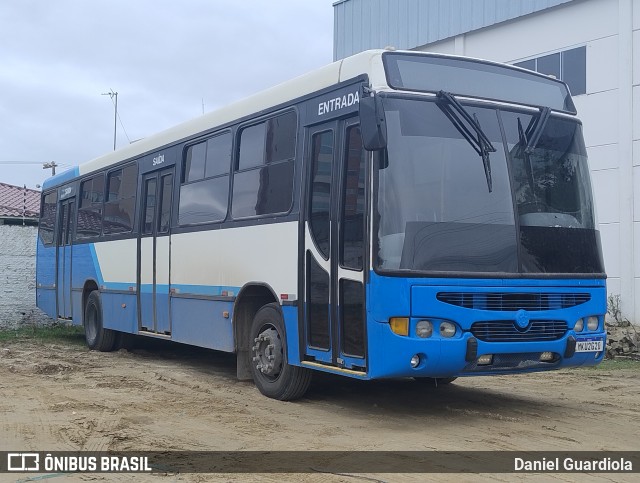 Ônibus Particulares  na cidade de Tijucas, Santa Catarina, Brasil, por Daniel Guardiola. Número da foto: #12265547.