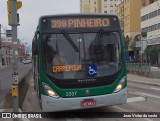 Sudeste Transportes Coletivos 3337 na cidade de Porto Alegre, Rio Grande do Sul, Brasil, por Joao Victor da costa. Número da foto: #:id.