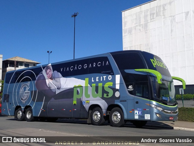 Viação Garcia 8805 na cidade de Balneário Camboriú, Santa Catarina, Brasil, por Andrey  Soares Vassão. Número da foto: #12267432.