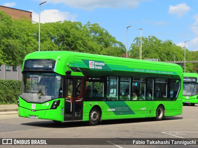 First Bus 63535 na cidade de Leicester, Leicestershire, Inglaterra, por Fábio Takahashi Tanniguchi. Número da foto: #12268708.