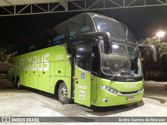 FlixBus Transporte e Tecnologia do Brasil 5500 na cidade de Registro, São Paulo, Brasil, por Andre Santos de Moraes. Número da foto: #12275938.